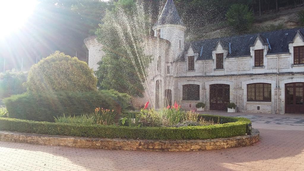 Chateau La Fleunie - Hotel Et Restaurant Condat-sur-Vezere Bagian luar foto