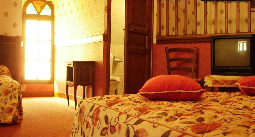 Chateau La Fleunie - Hotel Et Restaurant Condat-sur-Vezere Ruang foto