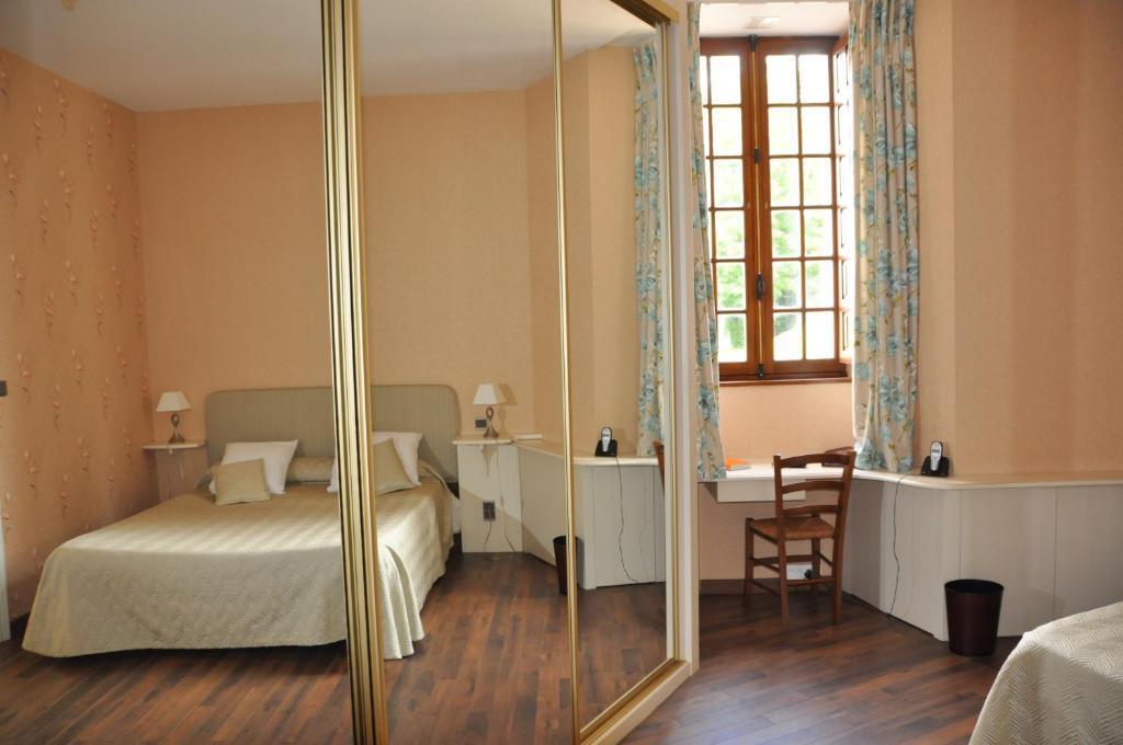 Chateau La Fleunie - Hotel Et Restaurant Condat-sur-Vezere Bagian luar foto