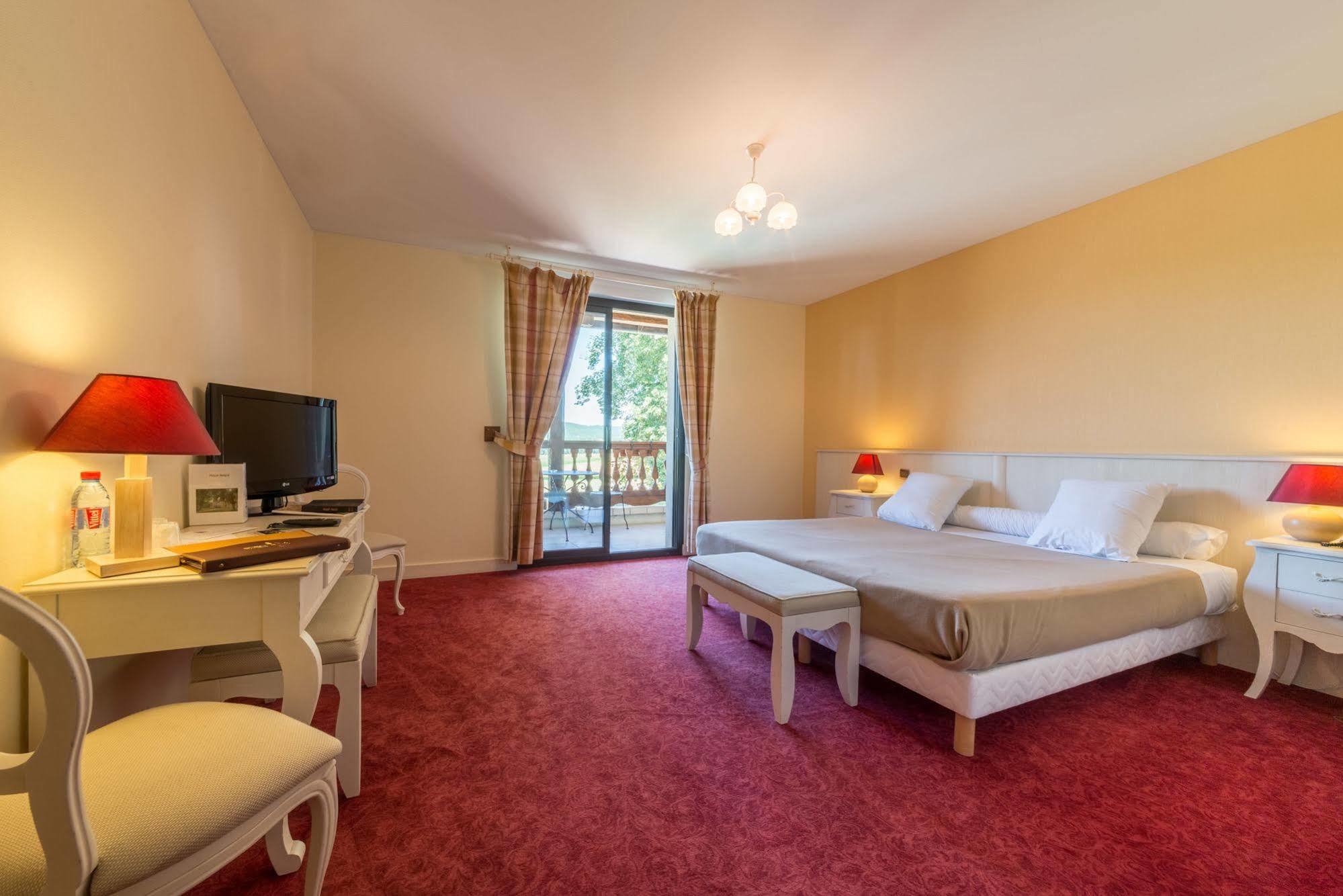 Chateau La Fleunie - Hotel Et Restaurant Condat-sur-Vezere Bagian luar foto